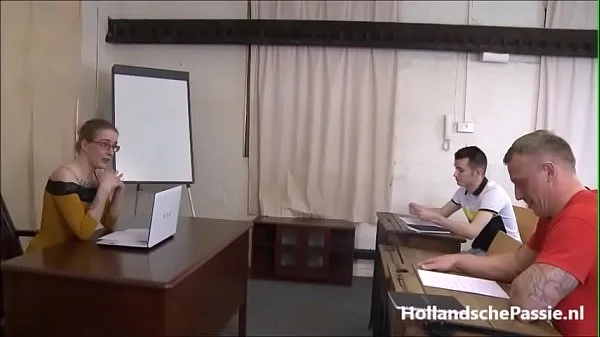 Lerares engels krijgt 2 harde pikken
