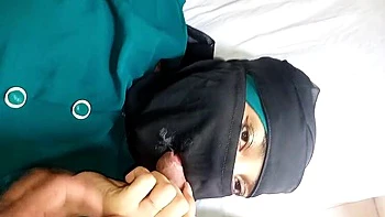 Indian Muslim Girl Dearshivani Face Fuck & Cum Swallowing Blowjob