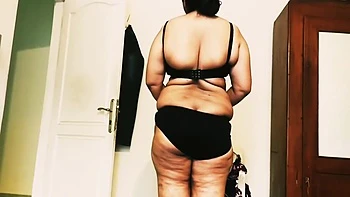 Mallu Tamil Bubble Butt Aunty