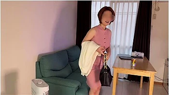 また若い男にtンハ中出しされ帰って来たト変態巨乳熟女他人の精子をチンホに塗られフェラされ大量射精(^^;)チェックしたら濃い精子か大量に潮吹きなから精子を味わう彼女真実を流出/拡散/晒します