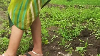 Desi Bhabhi Big Ass Doggy Style Outdoor Sex on Farm with Sukunmi