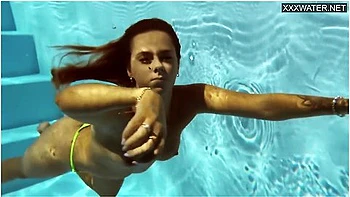 French Model Enjoys Herself Underwater With Anita Rover