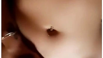 Natacha Guapa In Je Me Caresse Des A La Minette