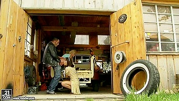 Chary Kiss & Madlin Moon - Bisexual