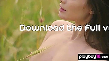 Janeth Tense In Cute Exposes Her Well-rounded Body