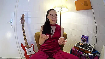 Hot Girls Squirt During Lesbian 4way