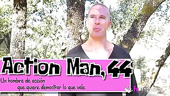 Busty Cougar Lara Cruz Has Decided To Have An Outdoor Laid!