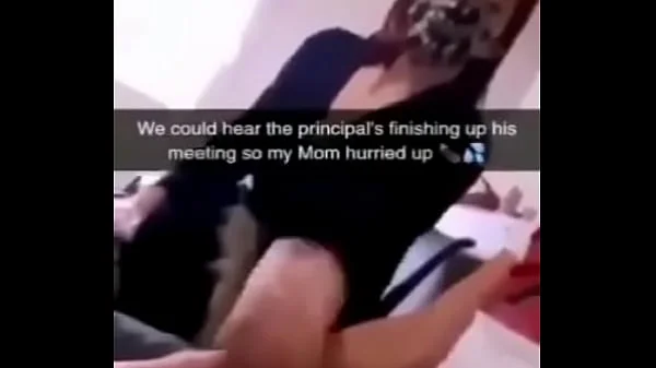 Madre masturba a su hijo