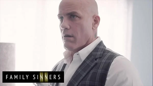 (Dania Vega) Catches Her Stepdad Derrick Pierce Masturbating And Gets On Her Knees To Help - Family Sinners