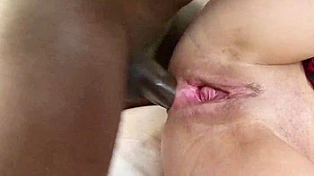 Blonde Milf Pisst Waehren Analsex Beim Gangbang