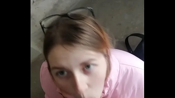 The girl sucked at the entrance and got cum in her mouth