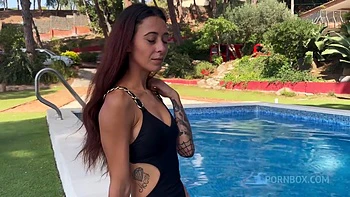 Me ligo con una chica swinger en una villa y me la follo en el