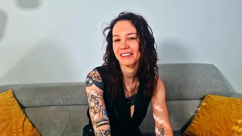 The doctor shows off his skills - Jacquie et Michel TV