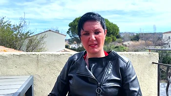 Kinuski, 31, takes us on a journey ... - Jacquie et Michel TV