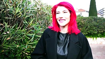 Oney, 23, welcomes us to her home in Aix-en-Provence to try... anal! - Jacquie et Michel TV