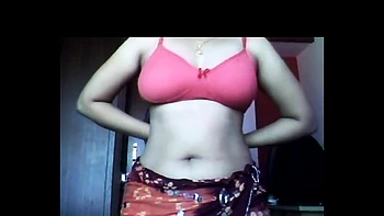 Indian Aunty In Pink Bra - DesiPapa