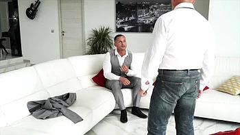 Sophia, 37 years old, is very hot... - Jacquie et Michel TV