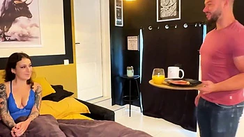 Alva discovers the clairvoyant talents of the surprising Amy… - Jacquie et Michel TV