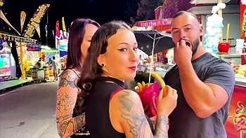 Sienna discovers voyeurism with Pam... - Jacquie et Michel TV