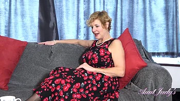 Molly Seduction and Jerk Off Instruction