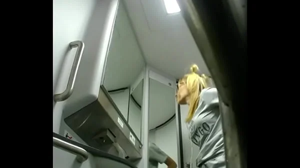 EgoisteWC! Skinny girl pee in the train toilet (Train 6) (Excerpt)