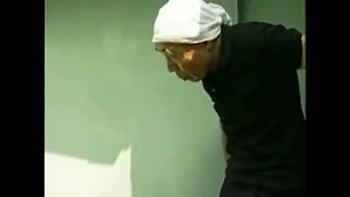 00323,A woman's pleasure is in full swing!