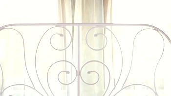 The hopscotch game continues - Jacquie et Michel TV