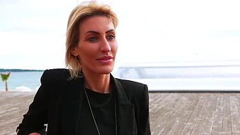 Jessie, 35, farmer in Dole (39)! - Jacquie et Michel TV