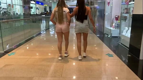 Sara Blonde y Camila Mush Se Desnudan y Masturban En Famoso Centro Comercial De Bucaramanga Colombia
