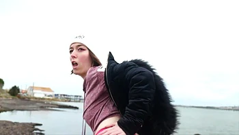 Rose is blowing out two big candles for her 20th birthday! - Jacquie et Michel TV