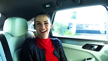 Leila and Jade have a little secret... - Jacquie et Michel TV