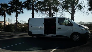 A very enterprising dancer - Jacquie et Michel TV