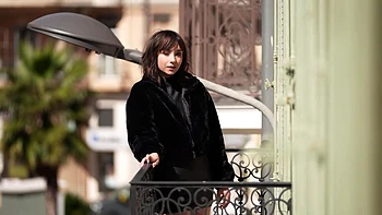 Cherry, 29, ignites the rue de Lappe! - Jacquie et Michel TV