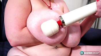 Canadian Cans - Smiley Emma - XLGirls