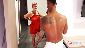 David Bander, Alex Hard And Don Ramon - Dona Clotilde Se Folla A Mientras El Chavo Los Ve