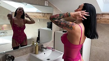 Lila likes a certain literature... - Jacquie et Michel TV