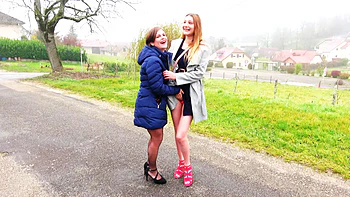 Jessie experiences the tornado Marie ... - Jacquie et Michel TV