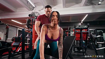 Kona Jade In Sexy Fit Gets Fucked Doggystyle In The Gym