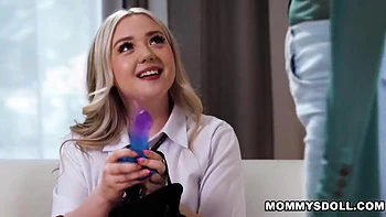 Stepmom And Stepdaughters Hottie Strap On Sex With Eva Nyx