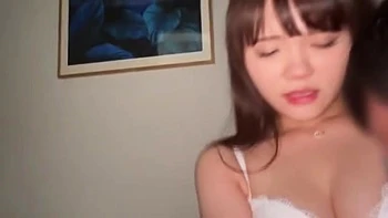 清楚な美女がキスや愛撫に塩対応で仕方なしクールなハメ撮りエッチ