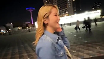 タトゥー入りの金髪美形ギャルが拘束M字開脚でバイブでオマンコ責めされる