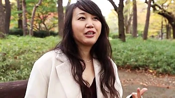 ムチムチ巨乳美熟女がおっぱい揉みしだかれクリトリス愛撫で感じる