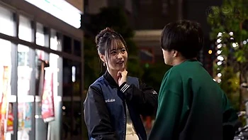 アイドルフェイス美女が手マンされて甘えた喘ぎ声でパイパンオマンコ濡れる