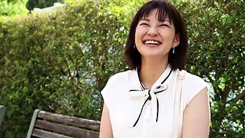 ハニカミ笑顔が素敵な清楚な美人妻が久しぶりのセックスで快感没頭