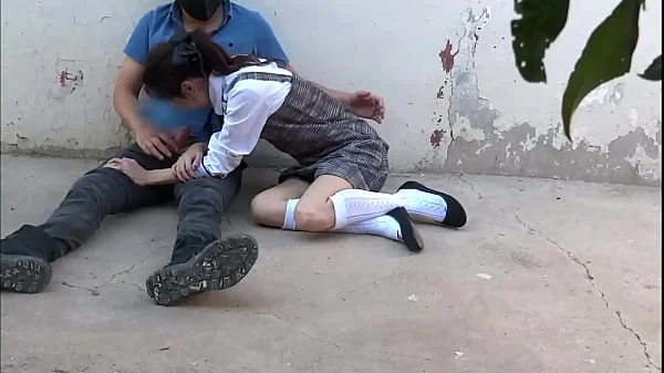 Estudiante chupando la pija de su compañero de la escuela