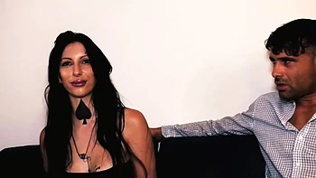 Tiffany takes care of the customers... - Jacquie et Michel TV