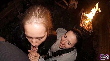 Ffm Threesome Sucking On The Backyard