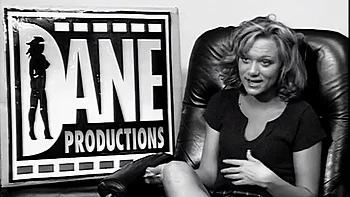 Whore blonde blowing cock in car