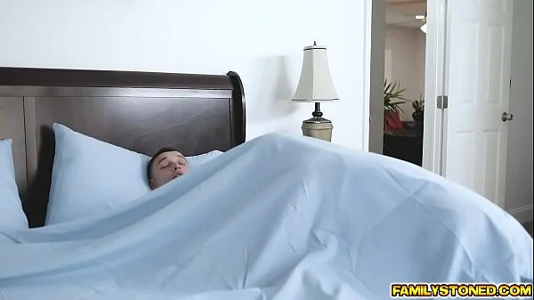 Stepbro unable to resists Rachel Rivers as she rubs his veiny cock and deepthroats him