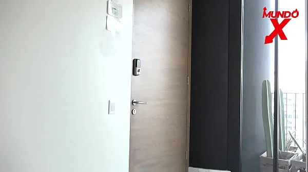 She orders a pizza and the delivery man arrives and fucks her very hard MUNDOXXX.COM